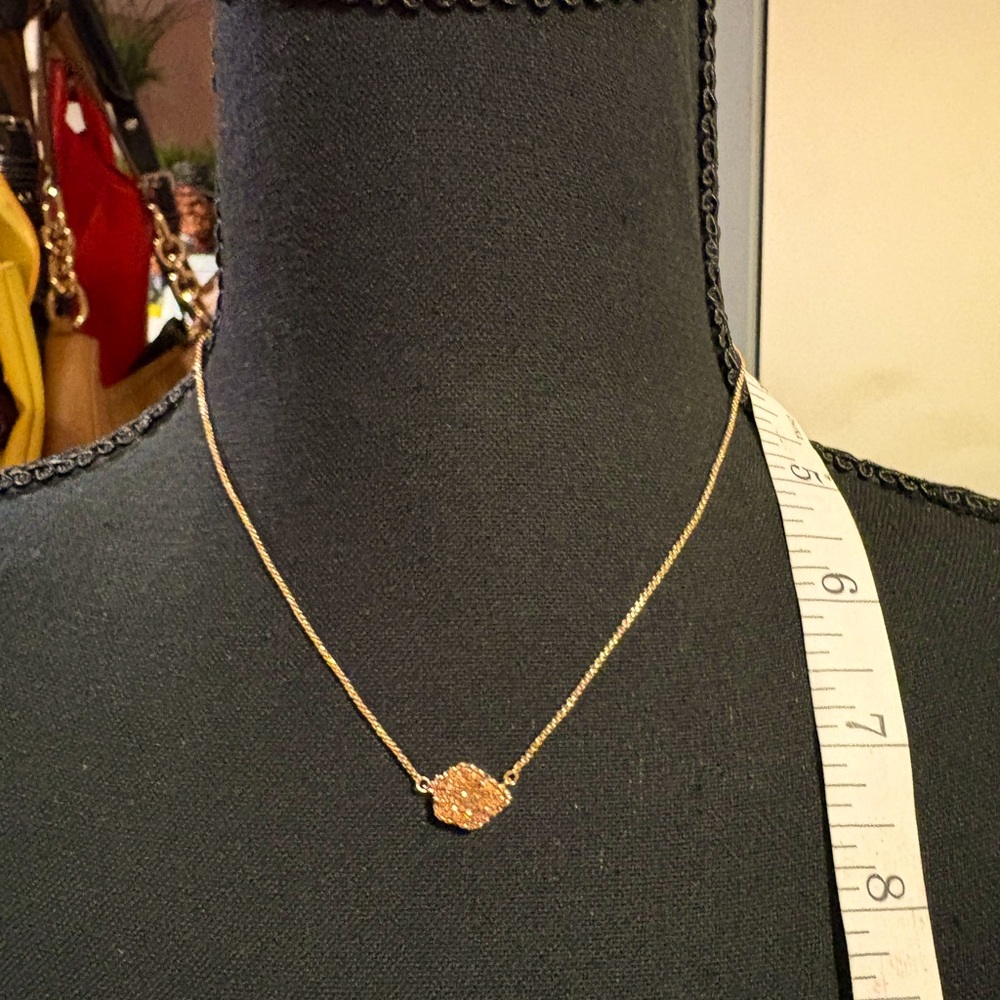 KS short pendant necklace